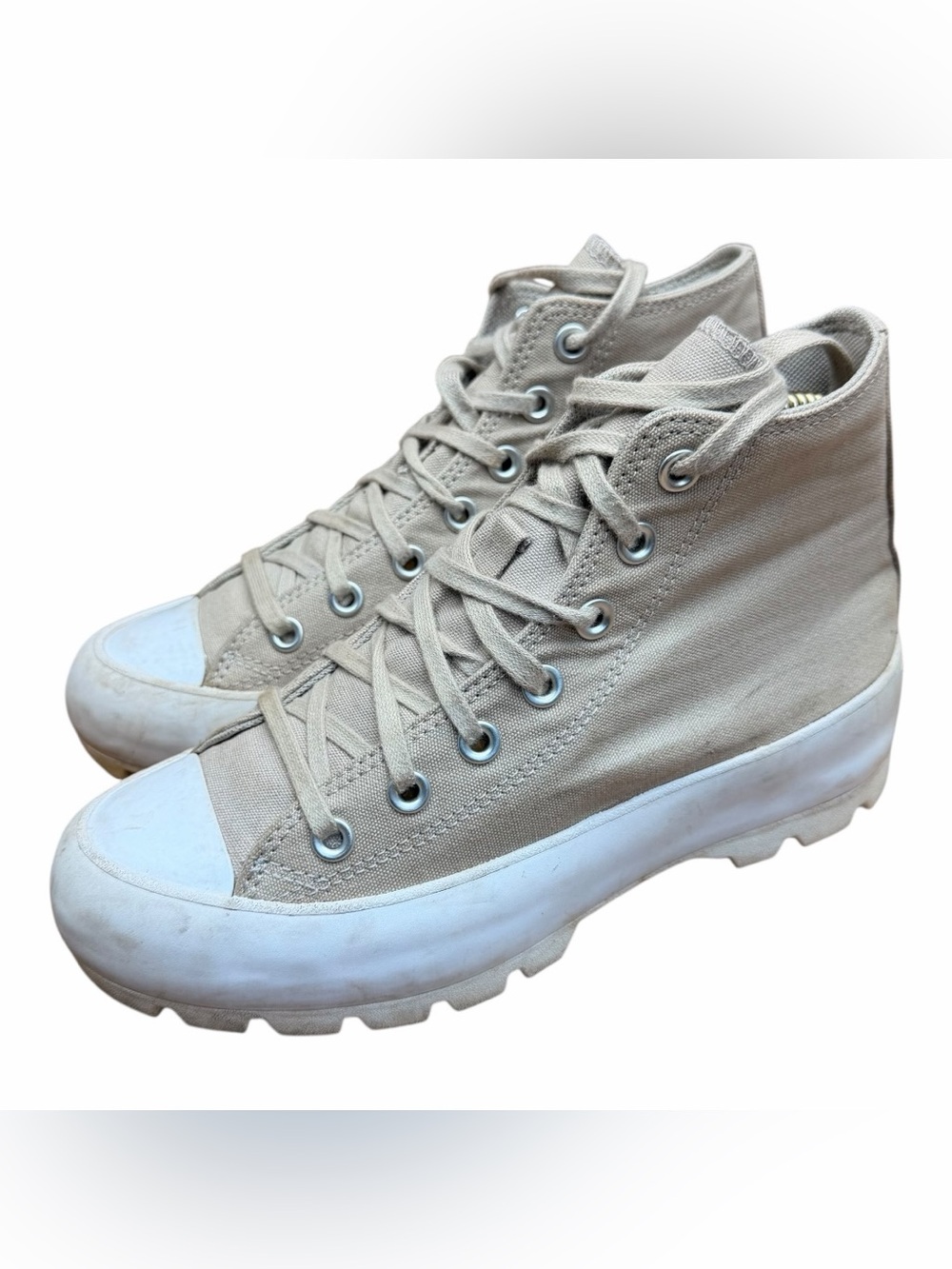 Converse size 7 Chuck Taylor All Star Wo’s  Canvas Sneakers in Light Beige
